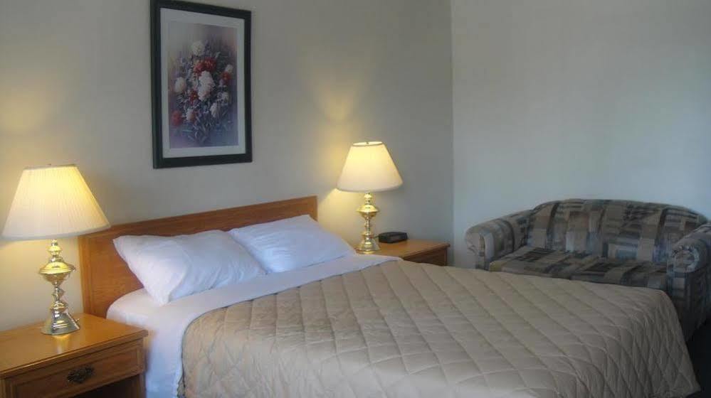 7 Days Inn Niagara Falls ไนแอการาฟอลส์ ภายนอก รูปภาพ